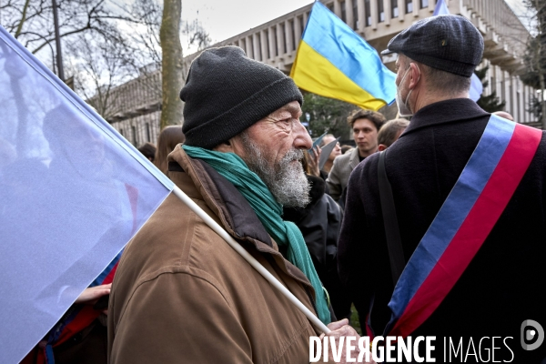 Manifestation pour l Ukraine devant l ambassade de Russie à Paris