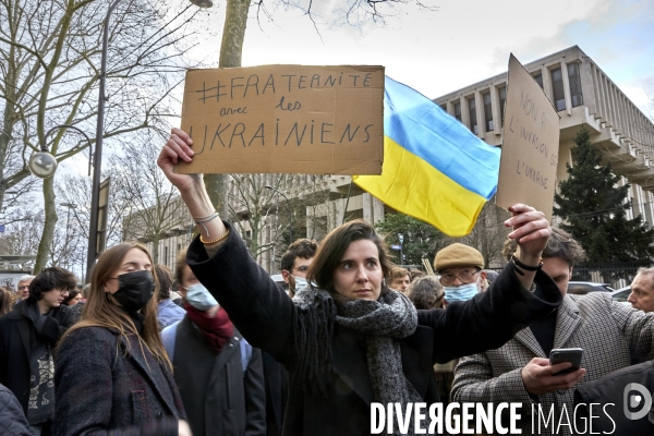 Manifestation pour l Ukraine devant l ambassade de Russie à Paris