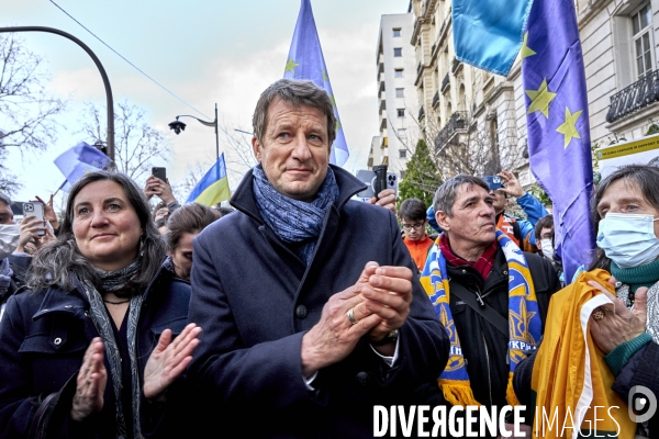 Manifestation pour l Ukraine devant l ambassade de Russie à Paris