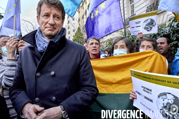 Manifestation pour l Ukraine devant l ambassade de Russie à Paris