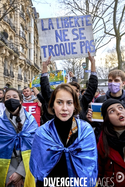 Manifestation pour l Ukraine devant l ambassade de Russie à Paris