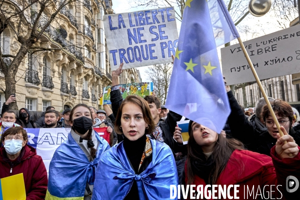 Manifestation pour l Ukraine devant l ambassade de Russie à Paris