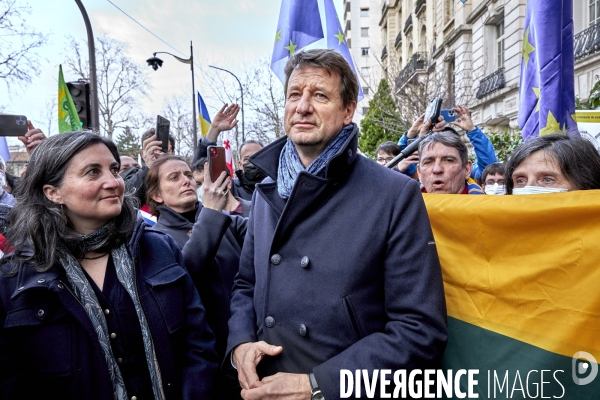 Manifestation pour l Ukraine devant l ambassade de Russie à Paris