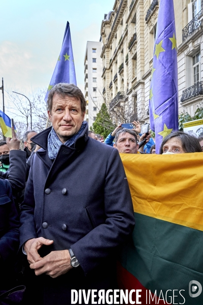 Manifestation pour l Ukraine devant l ambassade de Russie à Paris