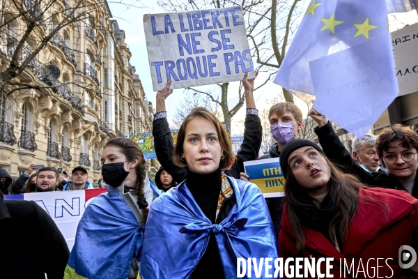 Manifestation pour l Ukraine devant l ambassade de Russie à Paris