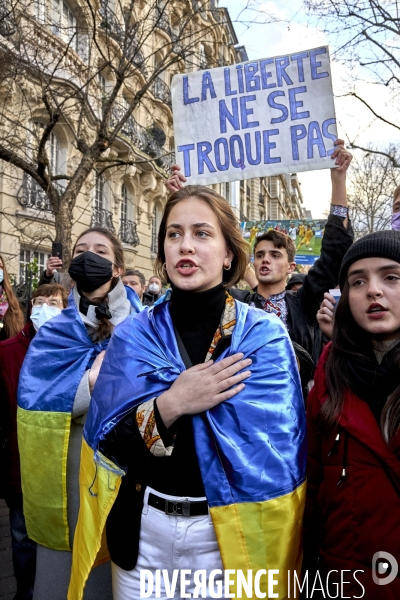 Manifestation pour l Ukraine devant l ambassade de Russie à Paris