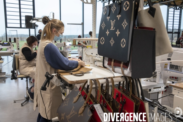 Les nouveaux ateliers de fabrication de maroquinerie de luxe LVMH.