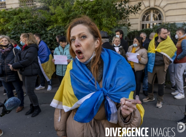 Manifestation des ukrainiens devant l ambassade de Russie à Paris