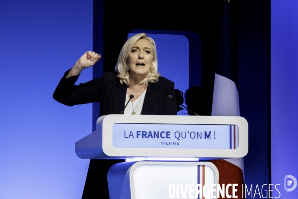 Marine Le Pen en metting à Vienne.