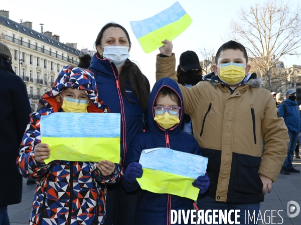 Guerre en UKRAINE. Rassemblement à Paris contre l invasion RUSSE en UKRAINE. Le 26.02.2022. Conflict in Ukraine. People protest against Russia s military invasion of Ukraine.