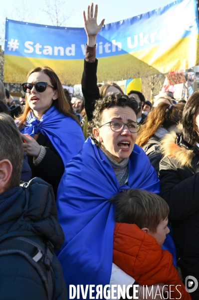 Guerre en UKRAINE. Rassemblement à Paris contre l invasion RUSSE en UKRAINE. Le 26.02.2022. Conflict in Ukraine. People protest against Russia s military invasion of Ukraine.