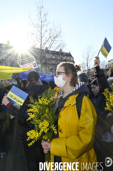 Guerre en UKRAINE. Rassemblement à Paris contre l invasion RUSSE en UKRAINE. Le 26.02.2022. Conflict in Ukraine. People protest against Russia s military invasion of Ukraine.