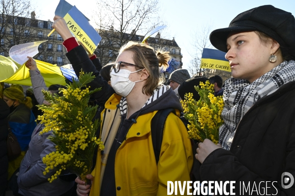 Guerre en UKRAINE. Rassemblement à Paris contre l invasion RUSSE en UKRAINE. Le 26.02.2022. Conflict in Ukraine. People protest against Russia s military invasion of Ukraine.