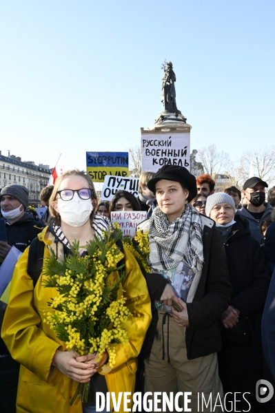 Guerre en UKRAINE. Rassemblement à Paris contre l invasion RUSSE en UKRAINE. Le 26.02.2022. Conflict in Ukraine. People protest against Russia s military invasion of Ukraine.