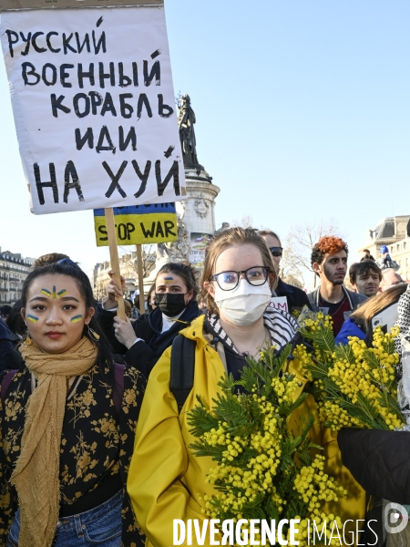 Guerre en UKRAINE. Rassemblement à Paris contre l invasion RUSSE en UKRAINE. Le 26.02.2022. Conflict in Ukraine. People protest against Russia s military invasion of Ukraine.