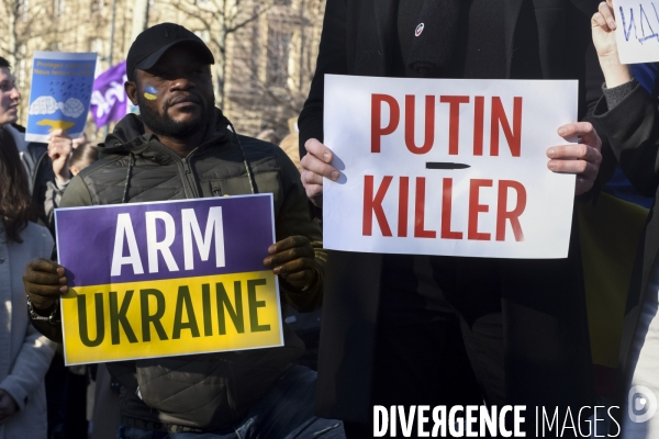 Guerre en UKRAINE. Rassemblement à Paris contre l invasion RUSSE en UKRAINE. Le 26.02.2022. Conflict in Ukraine. People protest against Russia s military invasion of Ukraine.