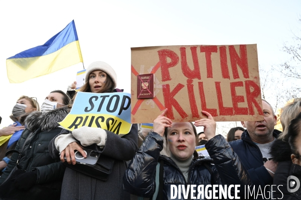 Guerre en UKRAINE. Rassemblement à Paris contre l invasion RUSSE en UKRAINE. Le 26.02.2022. Conflict in Ukraine. People protest against Russia s military invasion of Ukraine.