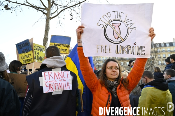 Guerre en UKRAINE. Rassemblement à Paris contre l invasion RUSSE en UKRAINE. Le 26.02.2022. Conflict in Ukraine. People protest against Russia s military invasion of Ukraine.