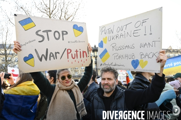 Guerre en UKRAINE. Rassemblement à Paris contre l invasion RUSSE en UKRAINE. Le 26.02.2022. Conflict in Ukraine. People protest against Russia s military invasion of Ukraine.