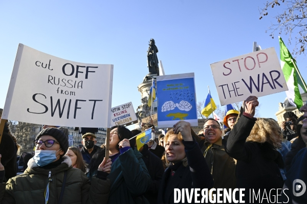 Guerre en UKRAINE. Rassemblement à Paris contre l invasion RUSSE en UKRAINE. Le 26.02.2022. Conflict in Ukraine. People protest against Russia s military invasion of Ukraine.