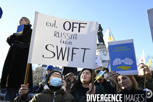 Guerre en UKRAINE. Rassemblement à Paris contre l invasion RUSSE en UKRAINE. Le 26.02.2022. Conflict in Ukraine. People protest against Russia s military invasion of Ukraine.