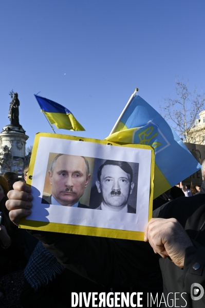 Guerre en UKRAINE. Rassemblement à Paris contre l invasion RUSSE en UKRAINE. Le 26.02.2022. Conflict in Ukraine. People protest against Russia s military invasion of Ukraine.