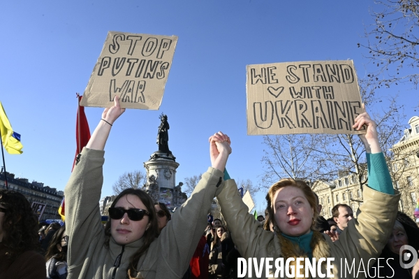 Guerre en UKRAINE. Rassemblement à Paris contre l invasion RUSSE en UKRAINE. Le 26.02.2022. Conflict in Ukraine. People protest against Russia s military invasion of Ukraine.