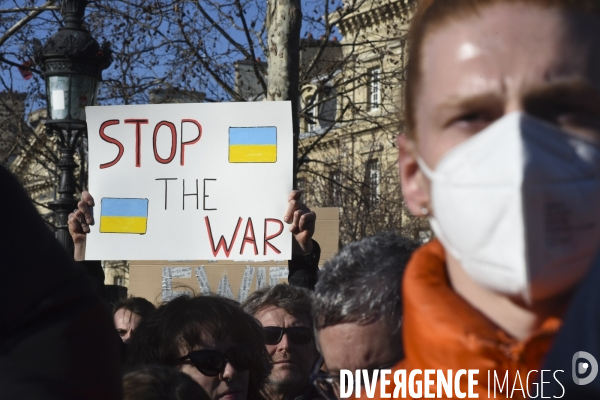 Guerre en UKRAINE. Rassemblement à Paris contre l invasion RUSSE en UKRAINE. Le 26.02.2022. Conflict in Ukraine. People protest against Russia s military invasion of Ukraine.