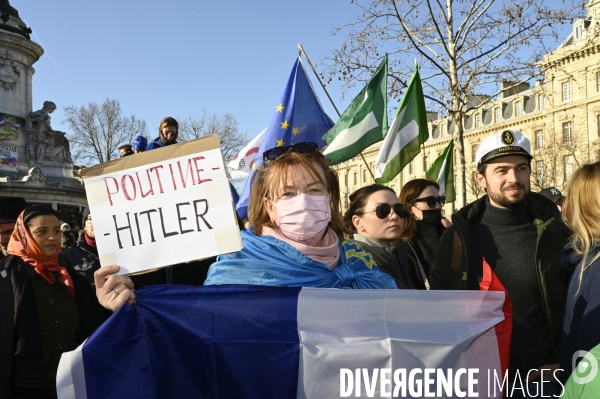 Guerre en UKRAINE. Rassemblement à Paris contre l invasion RUSSE en UKRAINE. Le 26.02.2022. Conflict in Ukraine. People protest against Russia s military invasion of Ukraine.