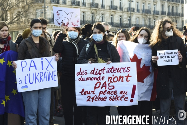 Guerre en UKRAINE. Rassemblement à Paris contre l invasion RUSSE en UKRAINE. Le 26.02.2022. Conflict in Ukraine. People protest against Russia s military invasion of Ukraine.