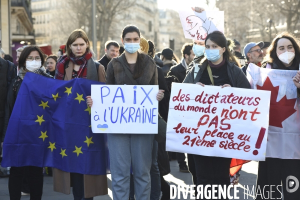 Guerre en UKRAINE. Rassemblement à Paris contre l invasion RUSSE en UKRAINE. Le 26.02.2022. Conflict in Ukraine. People protest against Russia s military invasion of Ukraine.