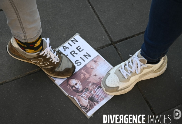 Guerre en UKRAINE. Rassemblement à Paris contre l invasion RUSSE en UKRAINE. Le 26.02.2022. Conflict in Ukraine. People protest against Russia s military invasion of Ukraine.
