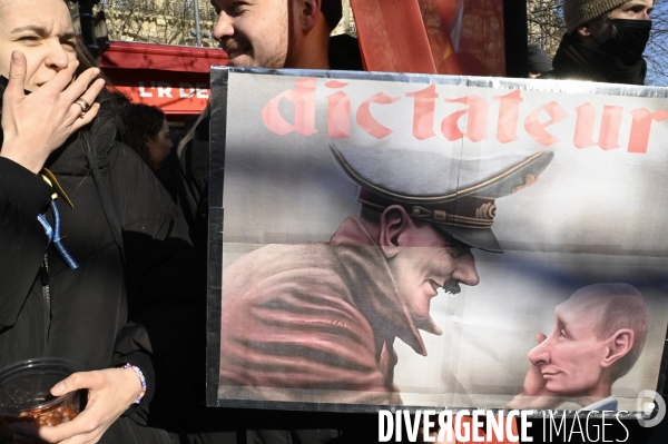 Guerre en UKRAINE. Rassemblement à Paris contre l invasion RUSSE en UKRAINE. Le 26.02.2022. Conflict in Ukraine. People protest against Russia s military invasion of Ukraine.