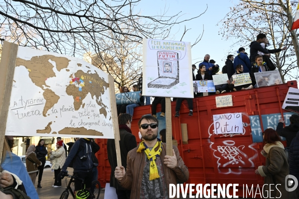 Guerre en UKRAINE. Rassemblement à Paris contre l invasion RUSSE en UKRAINE. Le 26.02.2022. Conflict in Ukraine. People protest against Russia s military invasion of Ukraine.