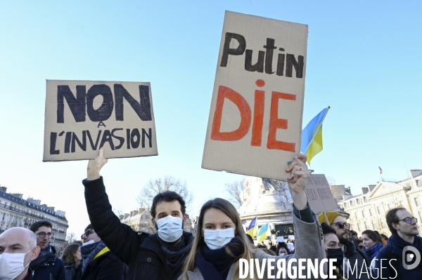Guerre en UKRAINE. Rassemblement à Paris contre l invasion RUSSE en UKRAINE. Le 26.02.2022. Conflict in Ukraine. People protest against Russia s military invasion of Ukraine.