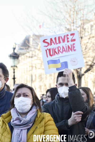 Guerre en UKRAINE. Rassemblement à Paris contre l invasion RUSSE en UKRAINE. Le 26.02.2022. Conflict in Ukraine. People protest against Russia s military invasion of Ukraine.