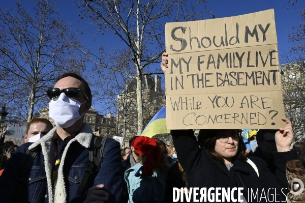 Guerre en UKRAINE. Rassemblement à Paris contre l invasion RUSSE en UKRAINE. Le 26.02.2022. Conflict in Ukraine. People protest against Russia s military invasion of Ukraine.