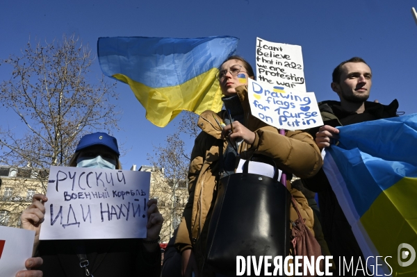 Guerre en UKRAINE. Rassemblement à Paris contre l invasion RUSSE en UKRAINE. Le 26.02.2022. Conflict in Ukraine. People protest against Russia s military invasion of Ukraine.