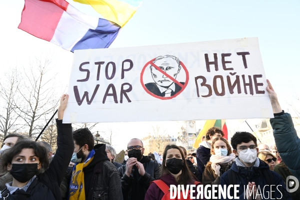 Guerre en UKRAINE. Rassemblement à Paris contre l invasion RUSSE en UKRAINE. Le 26.02.2022. Conflict in Ukraine. People protest against Russia s military invasion of Ukraine.