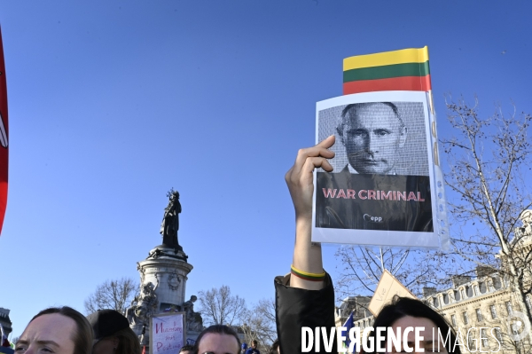 Guerre en UKRAINE. Rassemblement à Paris contre l invasion RUSSE en UKRAINE. Le 26.02.2022. Conflict in Ukraine. People protest against Russia s military invasion of Ukraine.