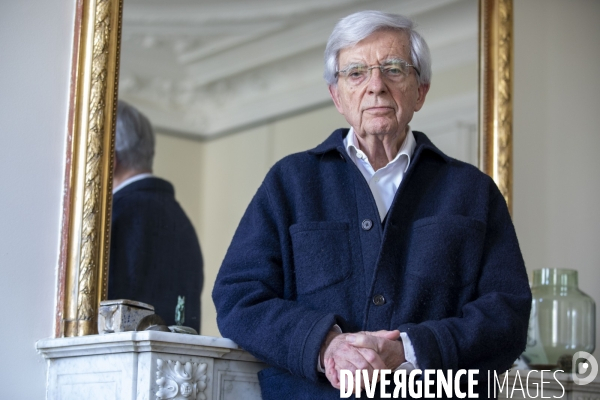 Jean-Pierre Chevènement chez lui à Paris