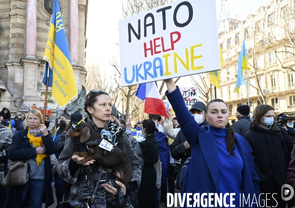 Guerre en UKRAINE. Rassemblement à Paris contre l invasion RUSSE en UKRAINE. Le 27.02.2022. Conflict in Ukraine. People protest against Russia s military invasion of Ukraine.