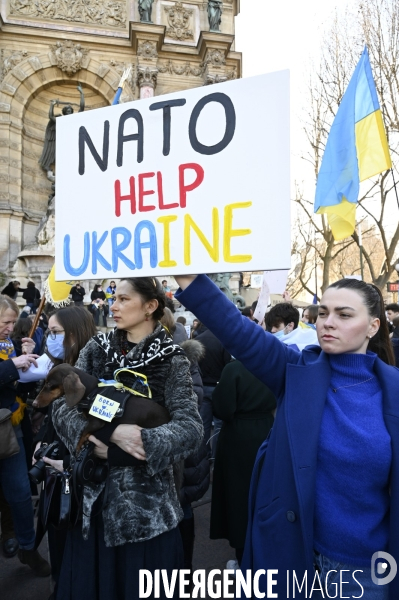 Guerre en UKRAINE. Rassemblement à Paris contre l invasion RUSSE en UKRAINE. Le 27.02.2022. Conflict in Ukraine. People protest against Russia s military invasion of Ukraine.