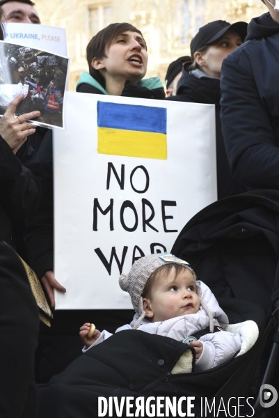 Guerre en UKRAINE. Rassemblement à Paris contre l invasion RUSSE en UKRAINE. Le 27.02.2022. Conflict in Ukraine. People protest against Russia s military invasion of Ukraine.