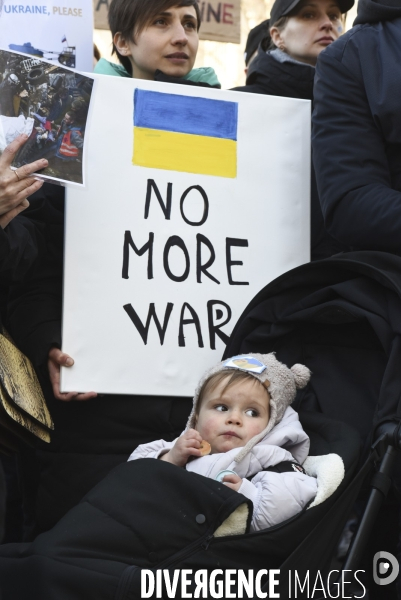 Guerre en UKRAINE. Rassemblement à Paris contre l invasion RUSSE en UKRAINE. Le 27.02.2022. Conflict in Ukraine. People protest against Russia s military invasion of Ukraine.