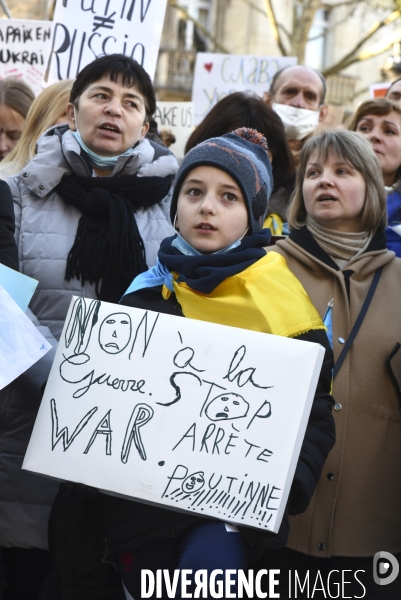 Guerre en UKRAINE. Rassemblement à Paris contre l invasion RUSSE en UKRAINE. Le 27.02.2022. Conflict in Ukraine. People protest against Russia s military invasion of Ukraine.