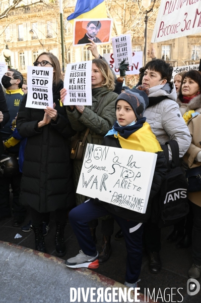 Guerre en UKRAINE. Rassemblement à Paris contre l invasion RUSSE en UKRAINE. Le 27.02.2022. Conflict in Ukraine. People protest against Russia s military invasion of Ukraine.