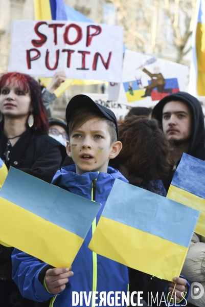 Guerre en UKRAINE. Rassemblement à Paris contre l invasion RUSSE en UKRAINE. Le 27.02.2022. Conflict in Ukraine. People protest against Russia s military invasion of Ukraine.