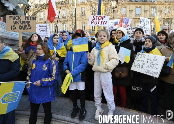 Guerre en UKRAINE. Rassemblement à Paris contre l invasion RUSSE en UKRAINE. Le 27.02.2022. Conflict in Ukraine. People protest against Russia s military invasion of Ukraine.