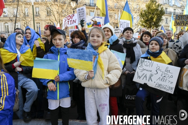 Guerre en UKRAINE. Rassemblement à Paris contre l invasion RUSSE en UKRAINE. Le 27.02.2022. Conflict in Ukraine. People protest against Russia s military invasion of Ukraine.